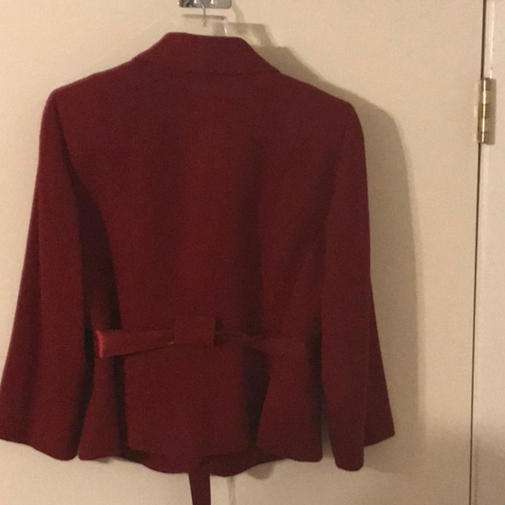 TAHARI SUIT   Jacket and skirt included - Picture 2 of 6